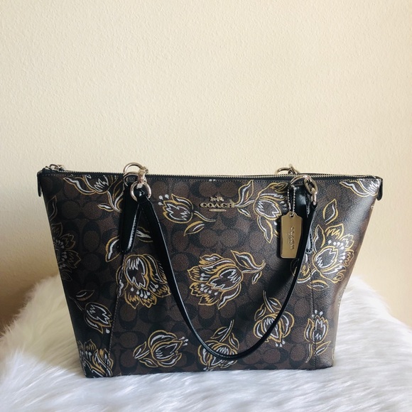 Coach - Picture 3 of 8